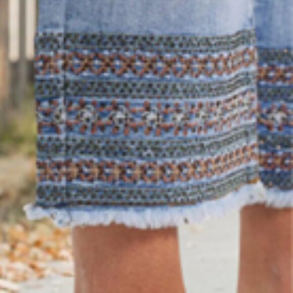 Flamingals Wash Embroidery Raw Hem Mid Rise Straight Leg Crop Jeans Size L - Picture 4 of 9